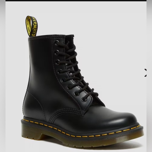 Dr. Martens Shoes - Dr Martens 1460 WOMEN'S SMOOTH LEATHER LACE UP BOOTS size 7